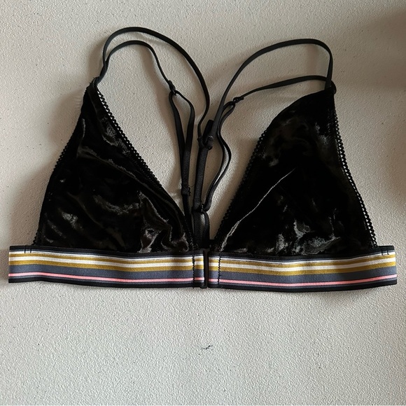 Victoria's Secret Other - Victoria's Secret Womens Triangle Bralette Black Velvet Front Closure Strappy